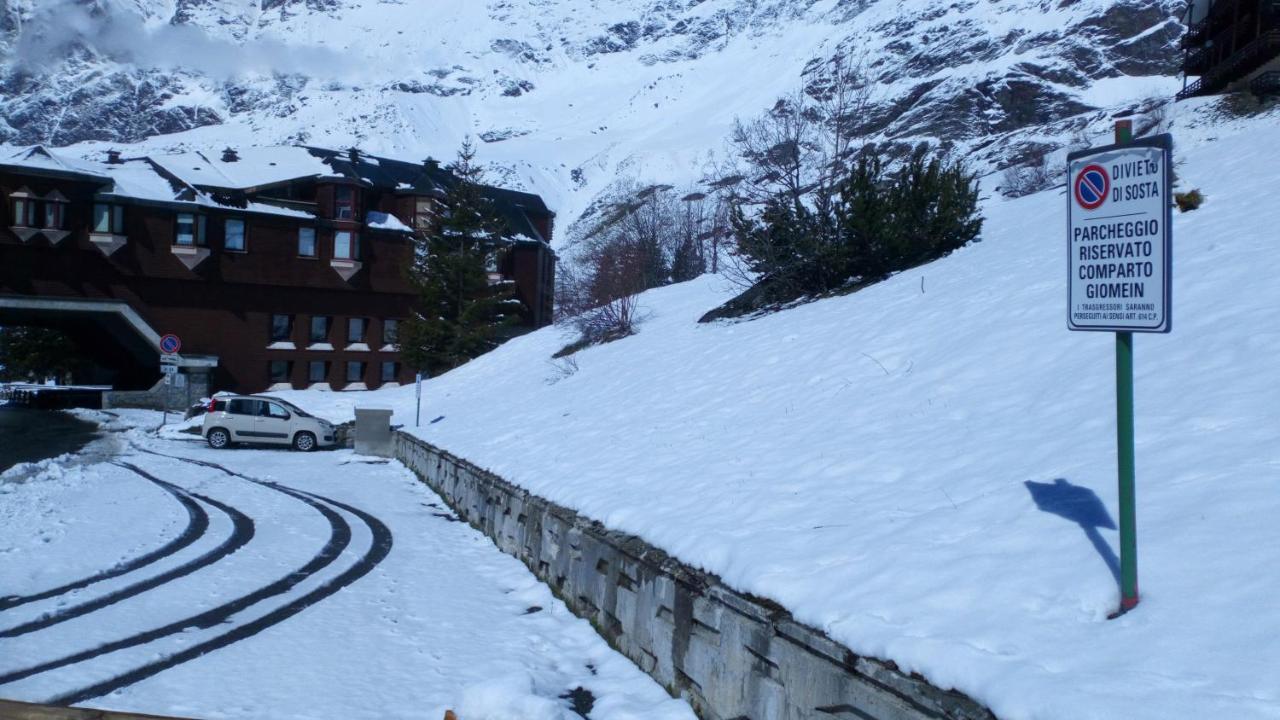 Giomein Sporting Red House Breuil-Cervinia Exterior photo