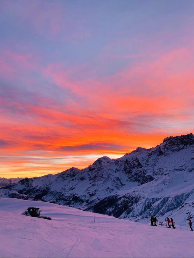 Giomein Sporting Red House Breuil-Cervinia Exterior photo